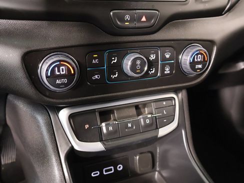 Used 2024 GMC Terrain SLE w/ Driver Convenience Package FWD image 8