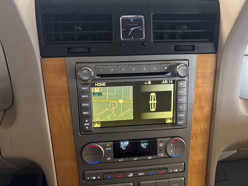 Used 2010 Lincoln Navigator L Base image 21
