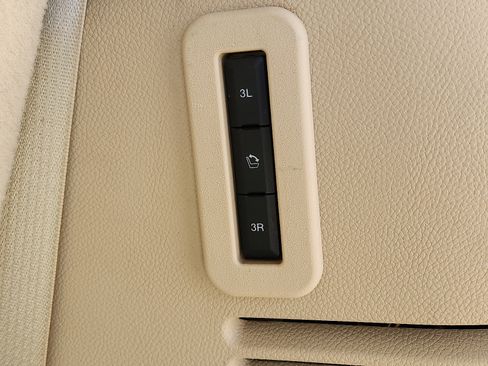 Used 2016 Ford Expedition XLT w/ Equipment Group 201A RWD image 9