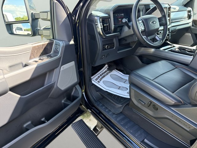 Used 2025 Ford F350 Lariat w/ Lariat Ultimate Package AWD/4WD image 6