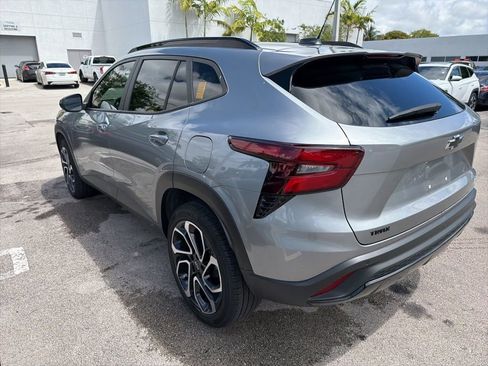 Used 2025 Chevrolet Trax RS w/ Driver Confidence Package image 9