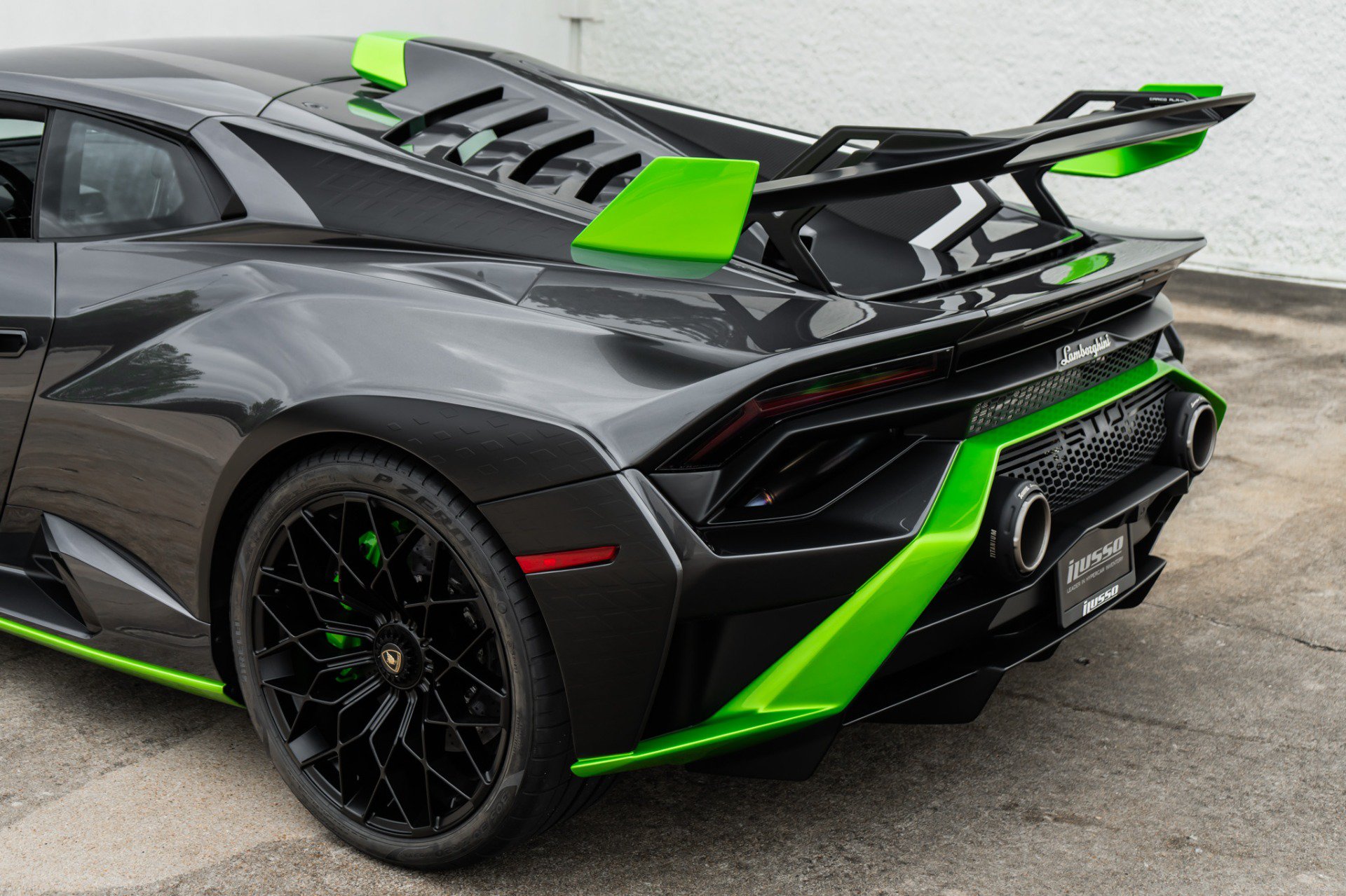 Used 2021 Lamborghini Huracan STO RWD image 17