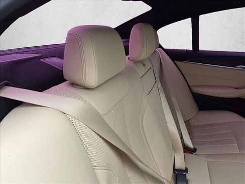 Used 2021 BMW 530i w/ Premium Package RWD image 16