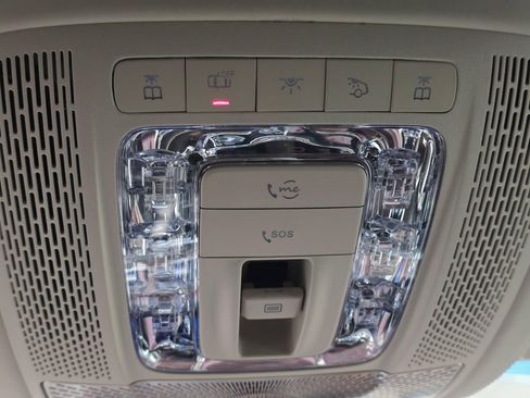 Used 2025 Mercedes-Benz Maybach GLS 600 4MATIC image 41