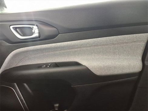 Certified 2022 Jeep Compass Latitude image 27