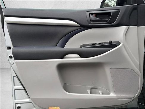 Used 2019 Toyota Highlander LE image 10
