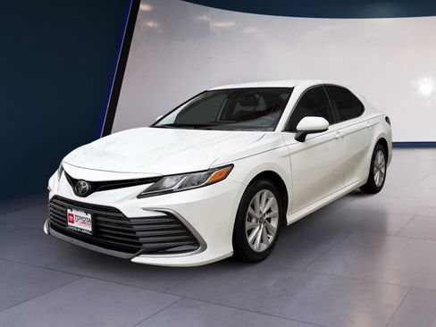 Used 2022 Toyota Camry LE image 1
