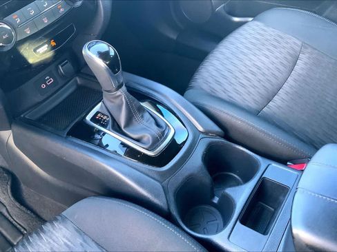 Used 2020 Nissan Rogue S FWD image 17