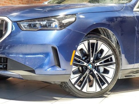 Used 2024 BMW 530i xDrive w/ Premium Package image 5