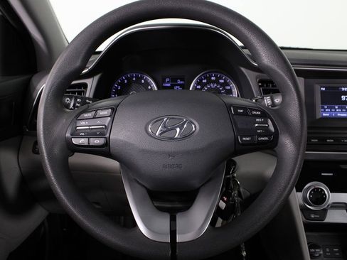Used 2019 Hyundai Elantra SE FWD image 22