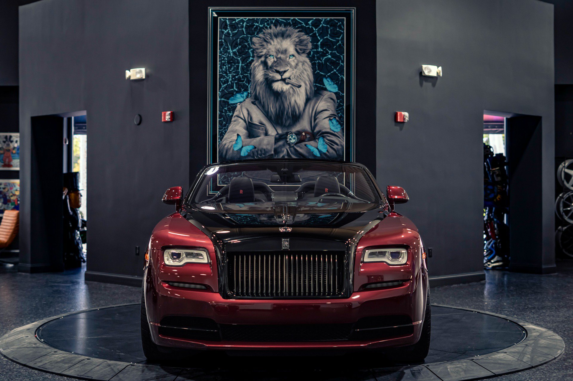 Used 2019 Rolls-Royce Dawn RWD image 44