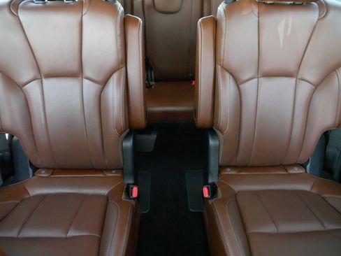 Used 2019 Subaru Ascent Touring w/ Popular Package #2 AWD/4WD image 13