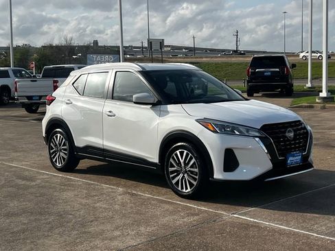 Used 2023 Nissan Kicks SV image 6