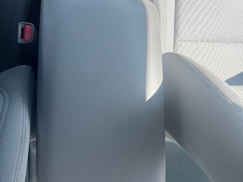 Used 2017 Toyota Camry LE image 28