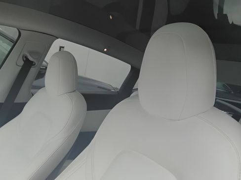 Used 2021 Tesla Model Y Long Range image 16