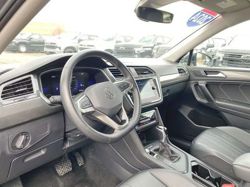 Used 2024 Volkswagen Tiguan SE image 10