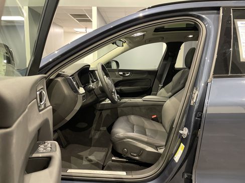 Used 2025 Volvo XC60 B5 Plus image 17