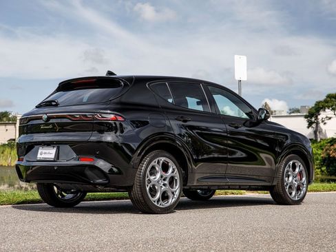 New 2025 Alfa Romeo Tonale w/ Premium Package image 7