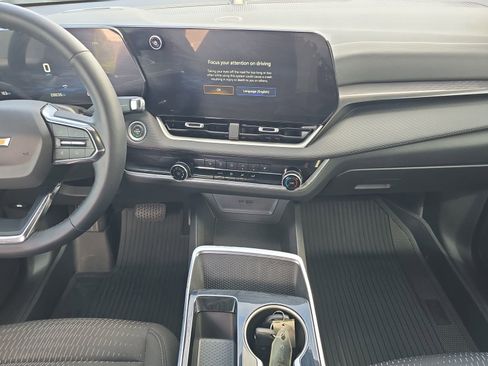 Used 2025 Chevrolet Equinox LT image 11
