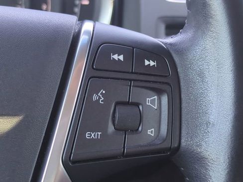 Used 2017 Volvo S60 T5 Inscription image 26