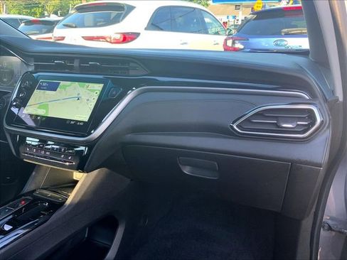 Used 2023 Chevrolet Bolt LT w/ Infotainment Package FWD image 21