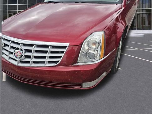 Used 2011 Cadillac DTS Luxury image 4