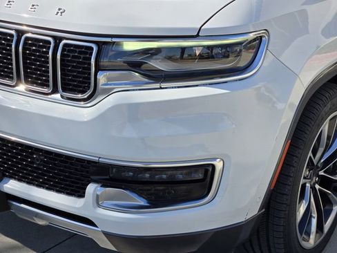 Used 2022 Jeep Wagoneer Series III w/ Premium Group I image 9