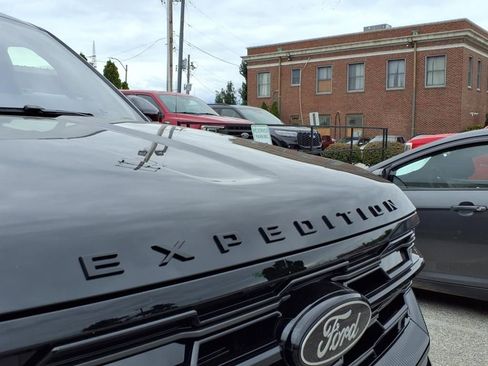 New 2025 Ford Expedition Max Platinum w/ Stealth Performance Package image 25