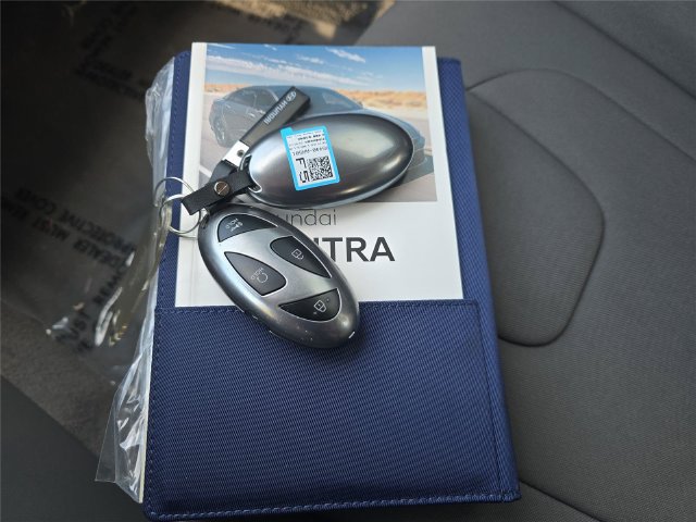 Used 2025 Hyundai Elantra Sport FWD image 26