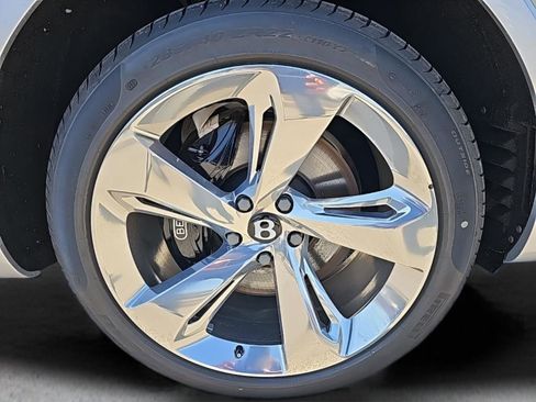 New 2024 Bentley Bentayga image 11