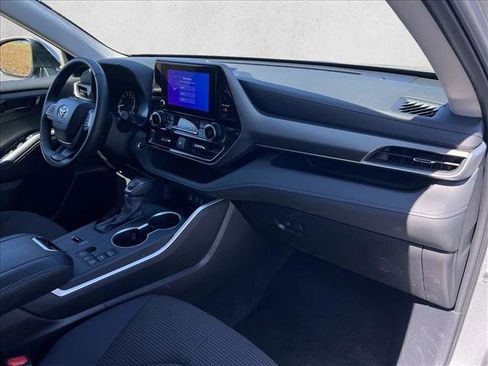 Certified 2025 Toyota Highlander LE image 21