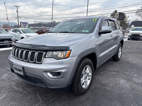 Used 2017 Jeep Grand Cherokee Laredo image 3