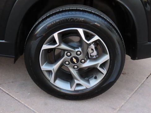 Used 2025 Chevrolet Trax LT w/ LT Convenience Package image 37