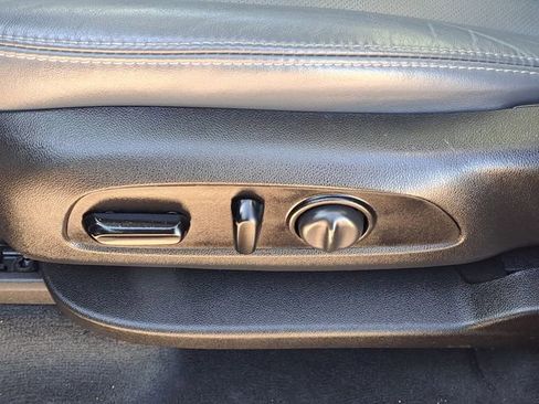 Used 2021 Buick Enclave Essence image 6