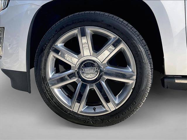 Used 2020 Cadillac Escalade Premium Luxury RWD image 10