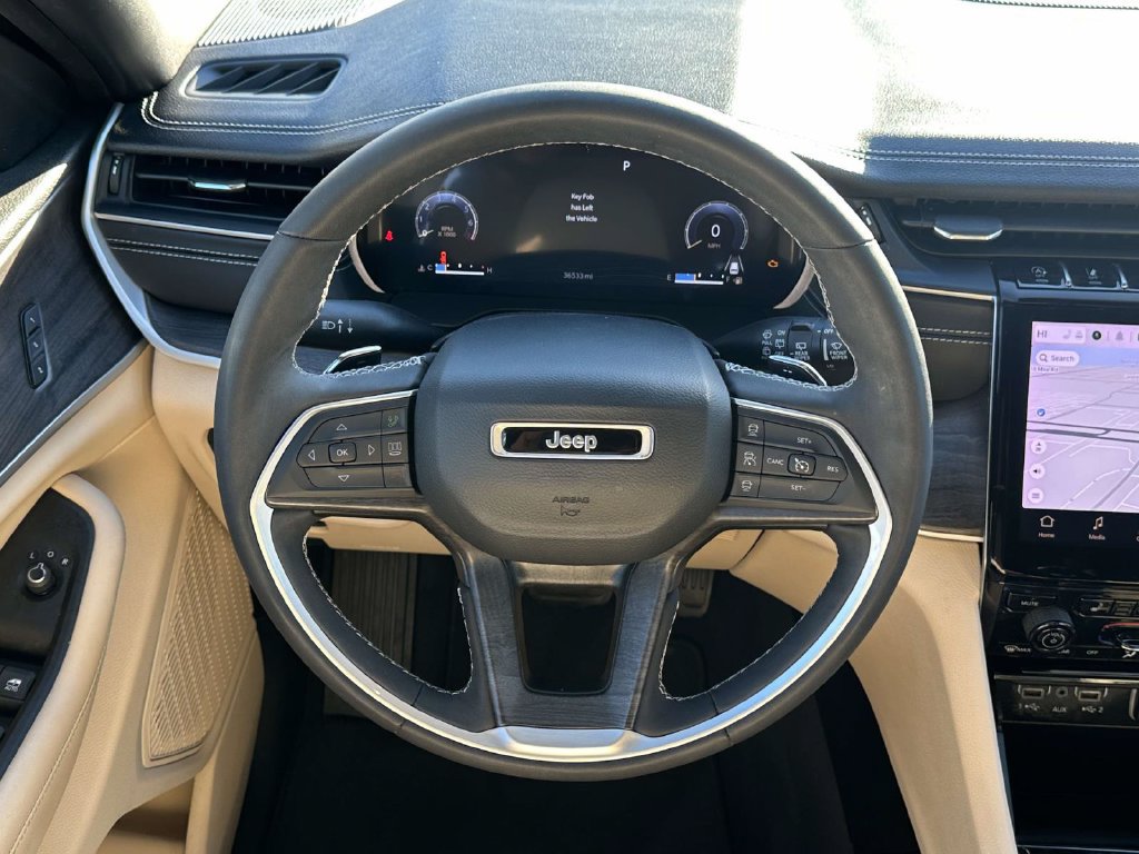 Used 2023 Jeep Grand Cherokee Limited AWD/4WD image 15