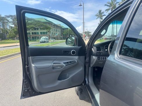 Used 2015 Toyota Tacoma PreRunner RWD image 16