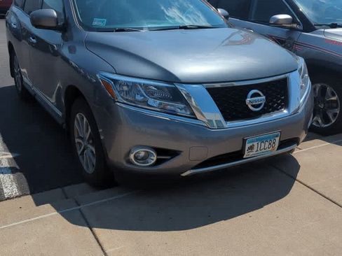 Used 2015 Nissan Pathfinder SL w/ SL Tech Package AWD/4WD image 2