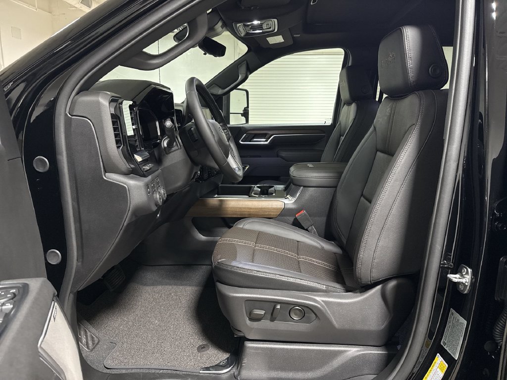 New 2026 Chevrolet Silverado 2500 High Country w/ High Country Premium Package AWD/4WD image 21