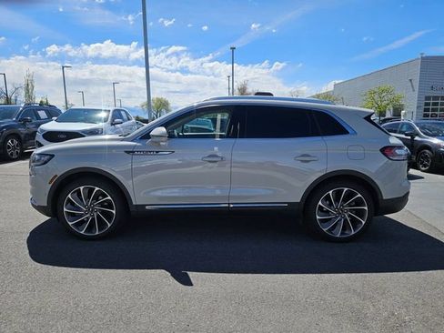Used 2022 Lincoln Nautilus Reserve AWD/4WD image 6
