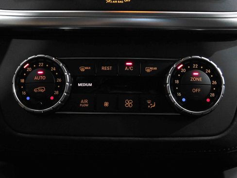 Used 2014 Mercedes-Benz ML 63 AMG 4MATIC image 43