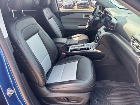 Used 2022 Ford Explorer XLT w/ Equipment Group 202A image 36