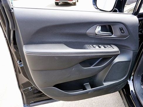New 2026 Chrysler Pacifica Select AWD/4WD image 28