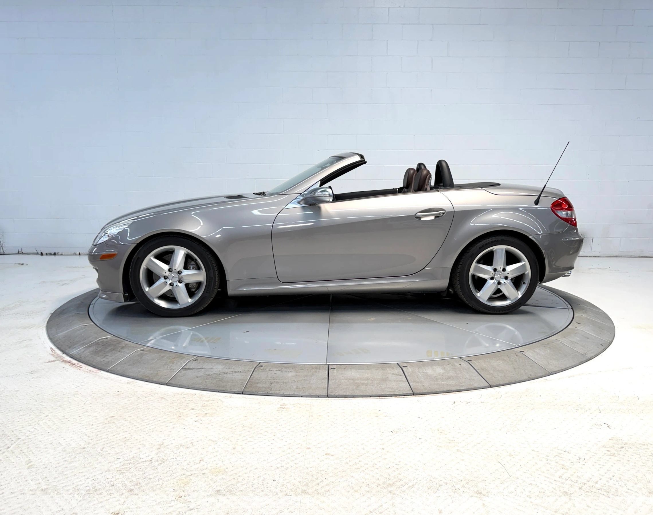Used 2005 Mercedes-Benz SLK 350 image 1