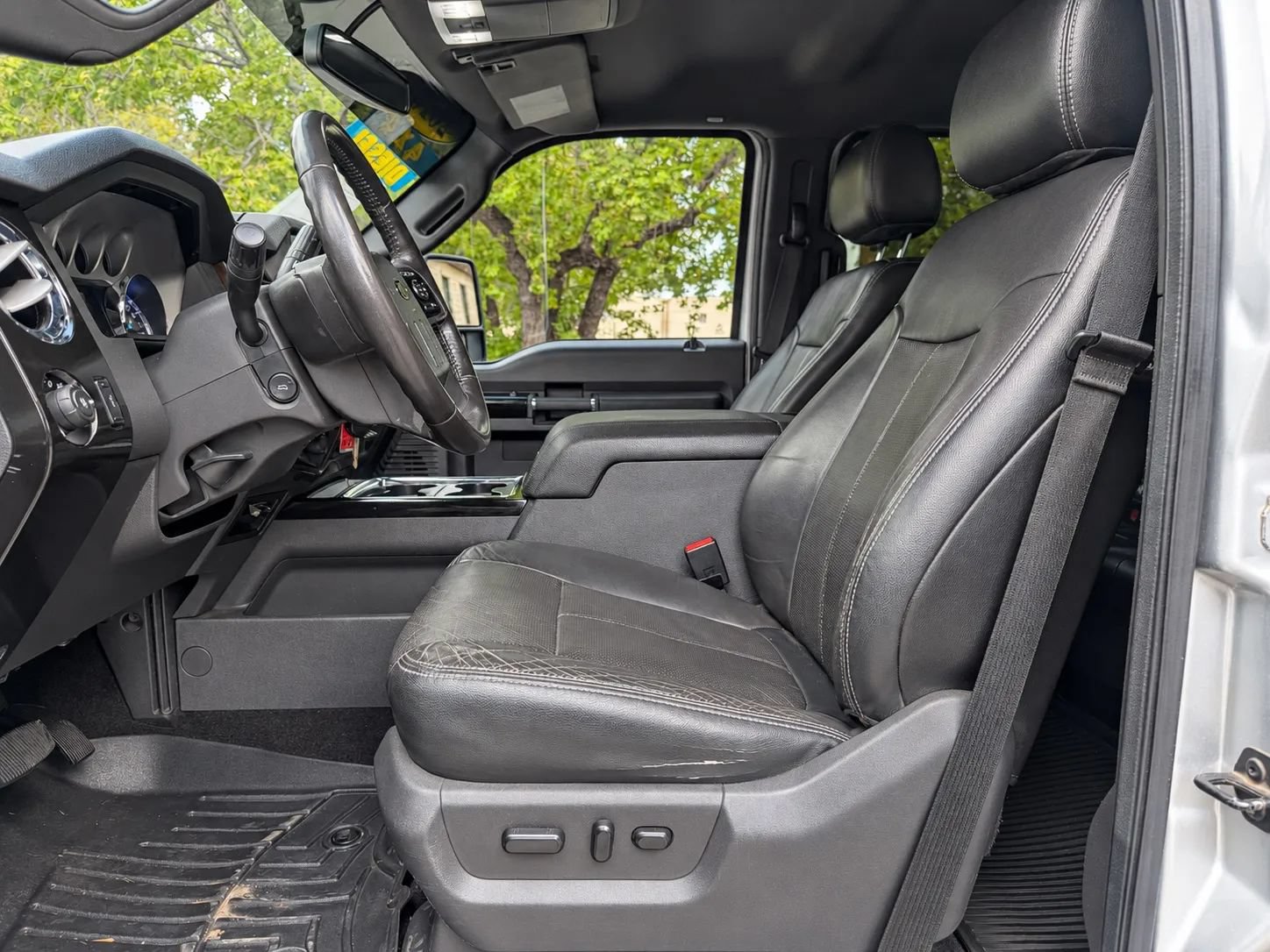 Used 2016 Ford F250 Lariat w/ Lariat Interior Package AWD/4WD image 9