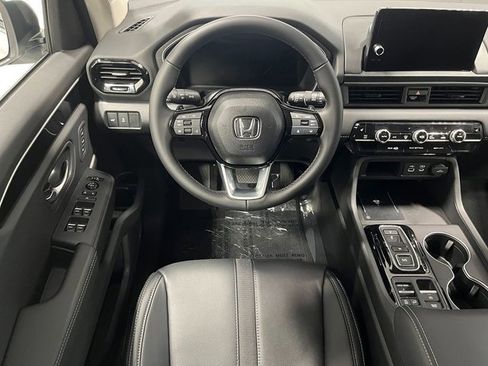 New 2025 Honda Pilot Touring image 17