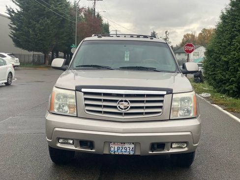 Used 2004 Cadillac Escalade Luxury image 2