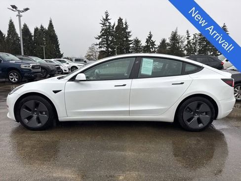 Used 2021 Tesla Model 3 Standard Range Plus image 4
