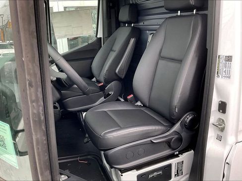 New 2025 Mercedes-Benz Sprinter 2500 image 9