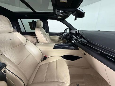 Used 2023 Cadillac Escalade ESV Premium Luxury w/ Performance Package AWD/4WD image 37